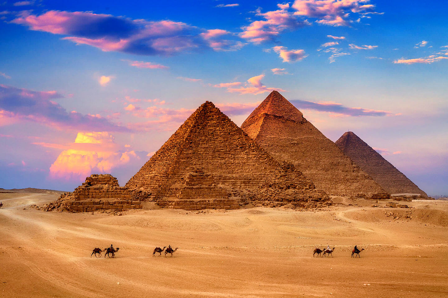 The-famous-pyramids-of-Giza
